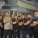 Kapolrestabes Makassar, Kombes. Pol Arya Perdana S.H, S.IK, M. Si (Tengah) saat foto bersama dengan beberapa perwakilan kelompok Pelopor Kamtibmas
