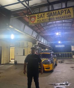 MOH. LINGGA KETUA GPII PD KOTA MAKASSAR SAAT MENYAMPAIKAN ADUAN KE KANTOR POLISI