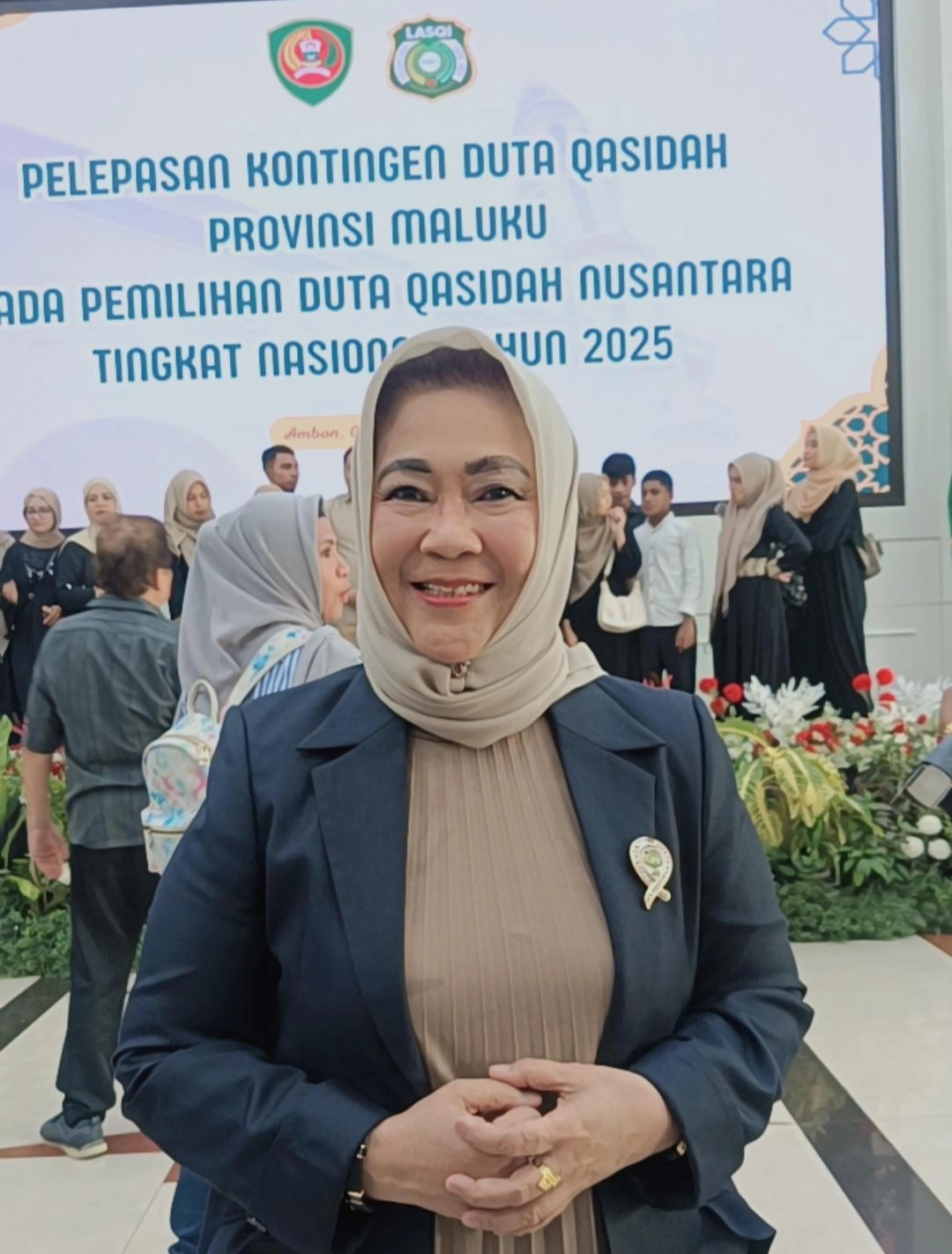 Ketua Lasqi Maluku Hj.Rohani Vanath Saat Pemberangkatan Para Peserta Lomba Acara LASQI Nasional di Bogor