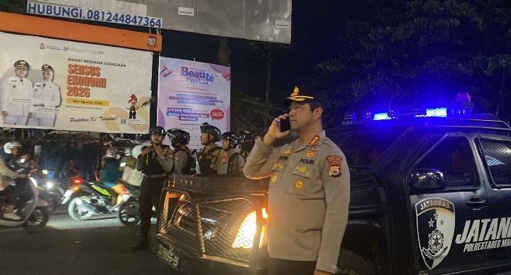 Kombes. Pol. Arya Perdana (Kapolrestabes Makassar) Pantau langsung jalannya pengamanan aksi unjuk rasa