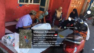 proses pemilahan sampah oleh RT RW 06 Kel Karuwisi