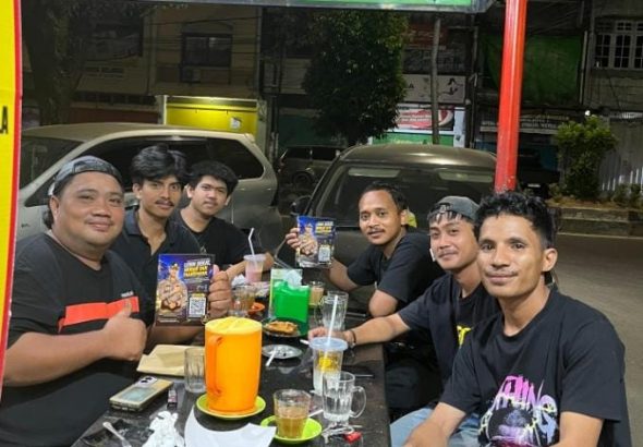KETUA DPK KNPI BONTOALA (POJOK KANAN BELAKANG) MUH. RUSTAM
